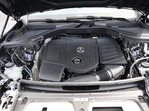 Used 2024 Mercedes-Benz GLC 300 4MATIC image 38