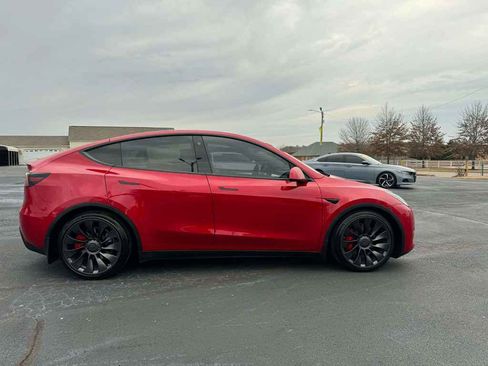 Used 2022 Tesla Model Y Performance image 4