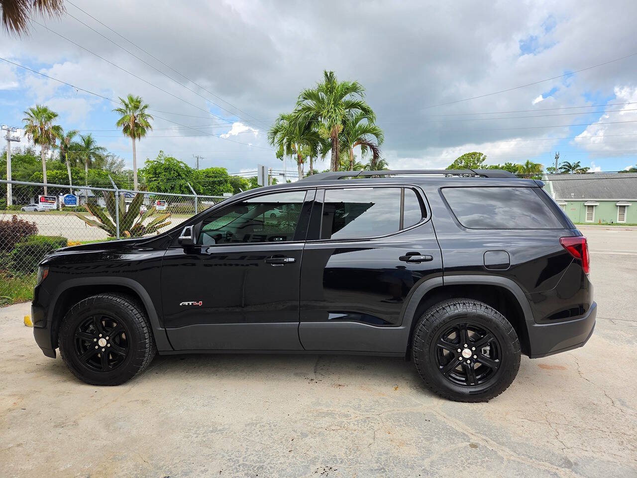 Used 2023 GMC Acadia AT4 AWD/4WD image 4