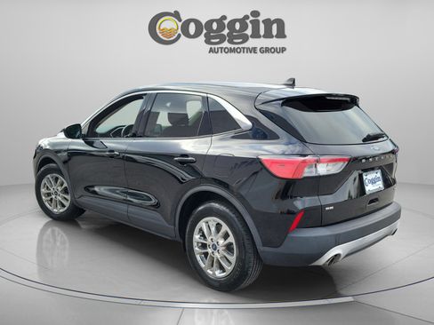 Certified 2020 Ford Escape SE image 2