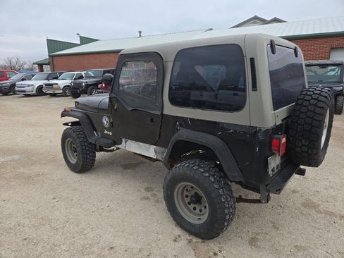 Used 1989 Jeep Wrangler 4WD image 7