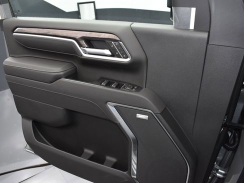 Used 2025 Chevrolet Silverado 2500 LTZ w/ LTZ Plus Package image 14