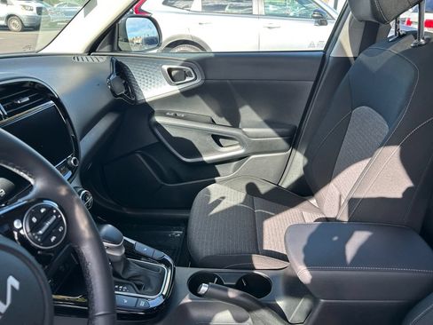 Used 2023 Kia Soul EX FWD image 30