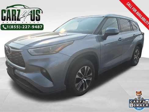 Used 2021 Toyota Highlander XLE AWD/4WD image 1