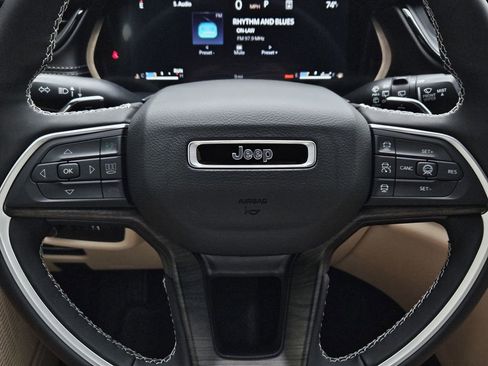 New 2026 Jeep Grand Cherokee Limited RWD image 24