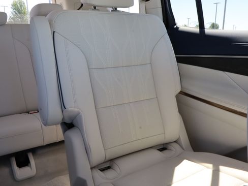 Used 2022 Buick Enclave Avenir w/ Avenir Technology Package AWD/4WD image 9