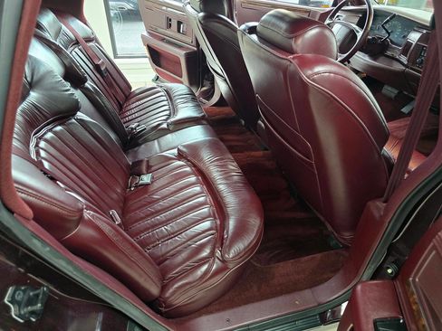 Used 1996 Buick Roadmaster Sedan RWD image 35