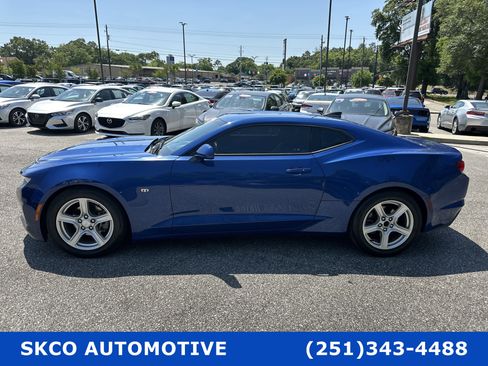 Used 2021 Chevrolet Camaro LT image 2