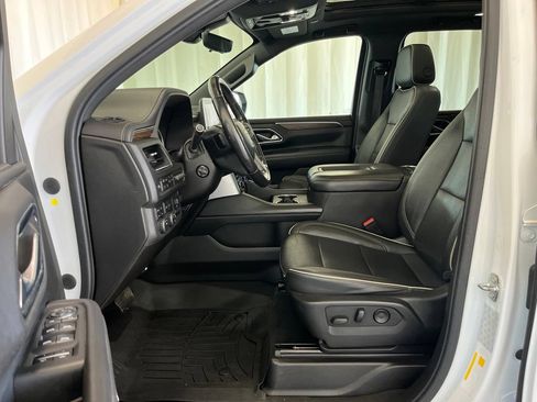 Used 2021 Chevrolet Suburban Premier w/ Premium Package AWD/4WD image 4