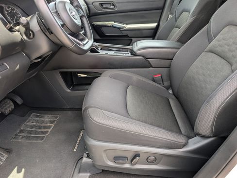 Used 2024 Nissan Pathfinder SV FWD image 15