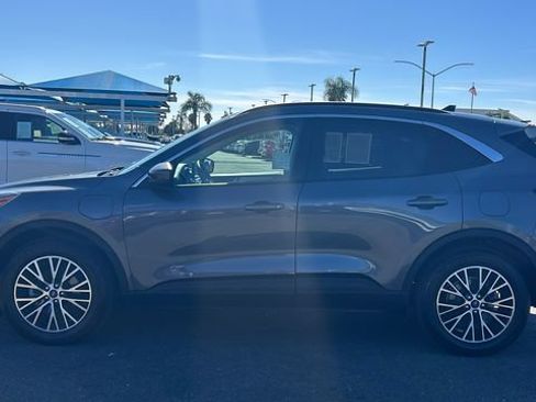 Used 2022 Ford Escape SEL w/ Technology Package FWD image 7