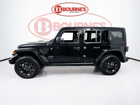 Used 2025 Jeep Wrangler Unlimited Sahara image 8
