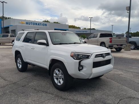 Used 2024 Toyota 4Runner SR5 Premium w/ Moonroof Package AWD/4WD image 3