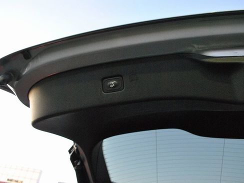 Used 2024 Ford Edge Titanium image 10