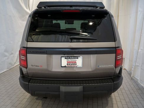 Used 2025 Toyota Land Cruiser image 6