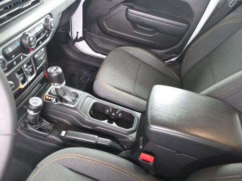 Used 2024 Jeep Wrangler Sport S image 27