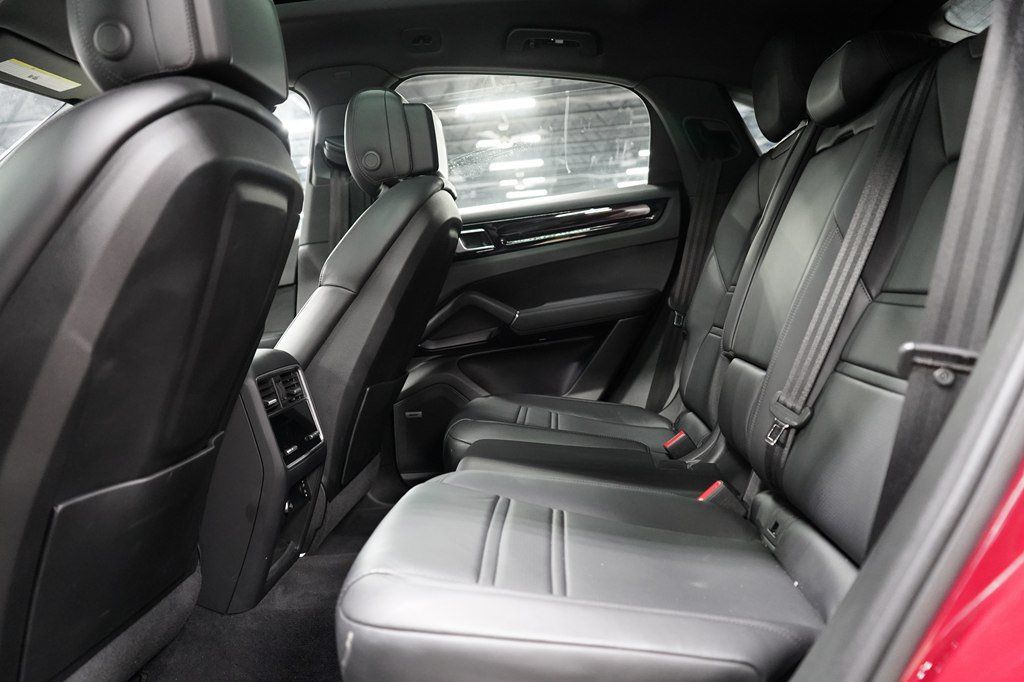 Used 2021 Porsche Cayenne Coupe AWD/4WD image 14