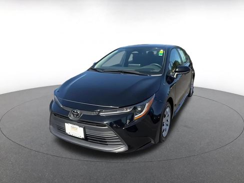 Used 2025 Toyota Corolla LE FWD image 7