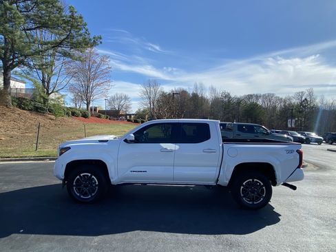 Certified 2025 Toyota Tacoma TRD Sport w/ TRD Sport Upgrade Package image 7