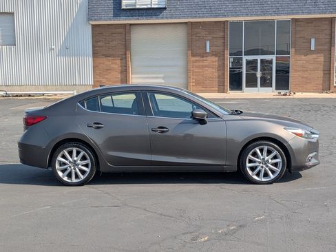 Used 2017 MAZDA MAZDA3 Grand Touring FWD image 2