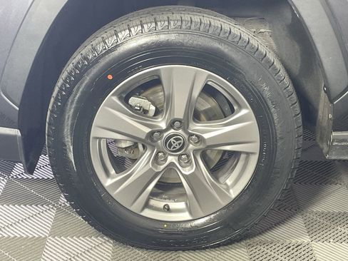 Used 2024 Toyota RAV4 XLE FWD image 9