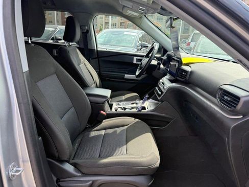 Certified 2022 Ford Explorer XLT image 9