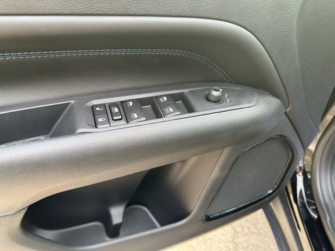 New 2026 Jeep Compass Latitude image 9