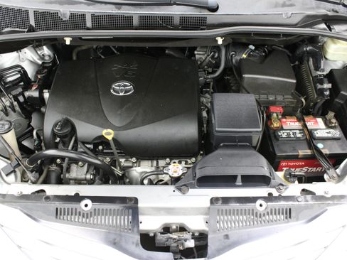 Used 2017 Toyota Sienna Limited FWD image 41