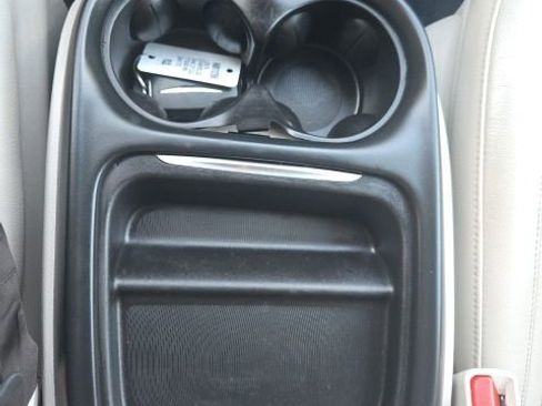 Used 2019 Chrysler Pacifica Touring-L image 28