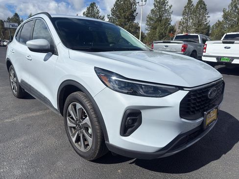 Certified 2025 Ford Escape Platinum image 8