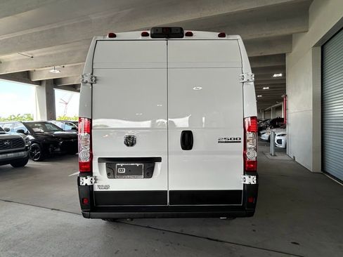 Used 2024 RAM ProMaster 2500 w/ Convenience Group image 4
