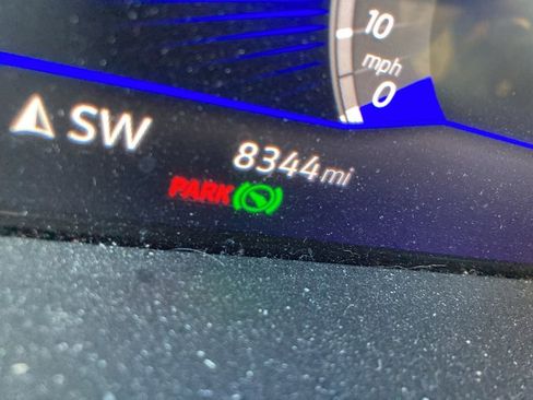 Certified 2023 Volkswagen Taos SE w/ Panoramic Sunroof Package image 11