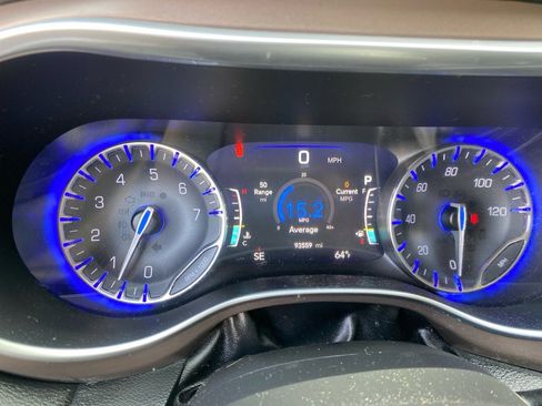 Used 2018 Chrysler Pacifica Touring-L Plus w/ Advanced Safetytec Group FWD image 12