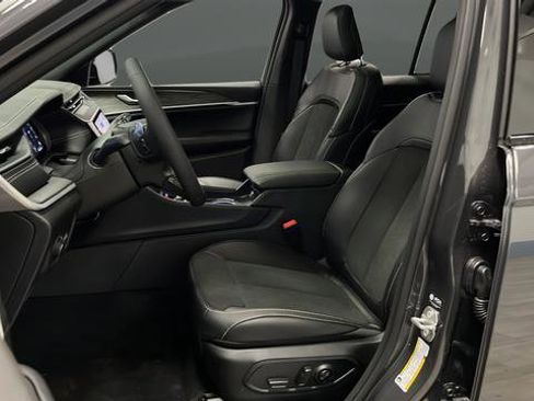 New 2026 Jeep Grand Cherokee Altitude AWD/4WD image 9