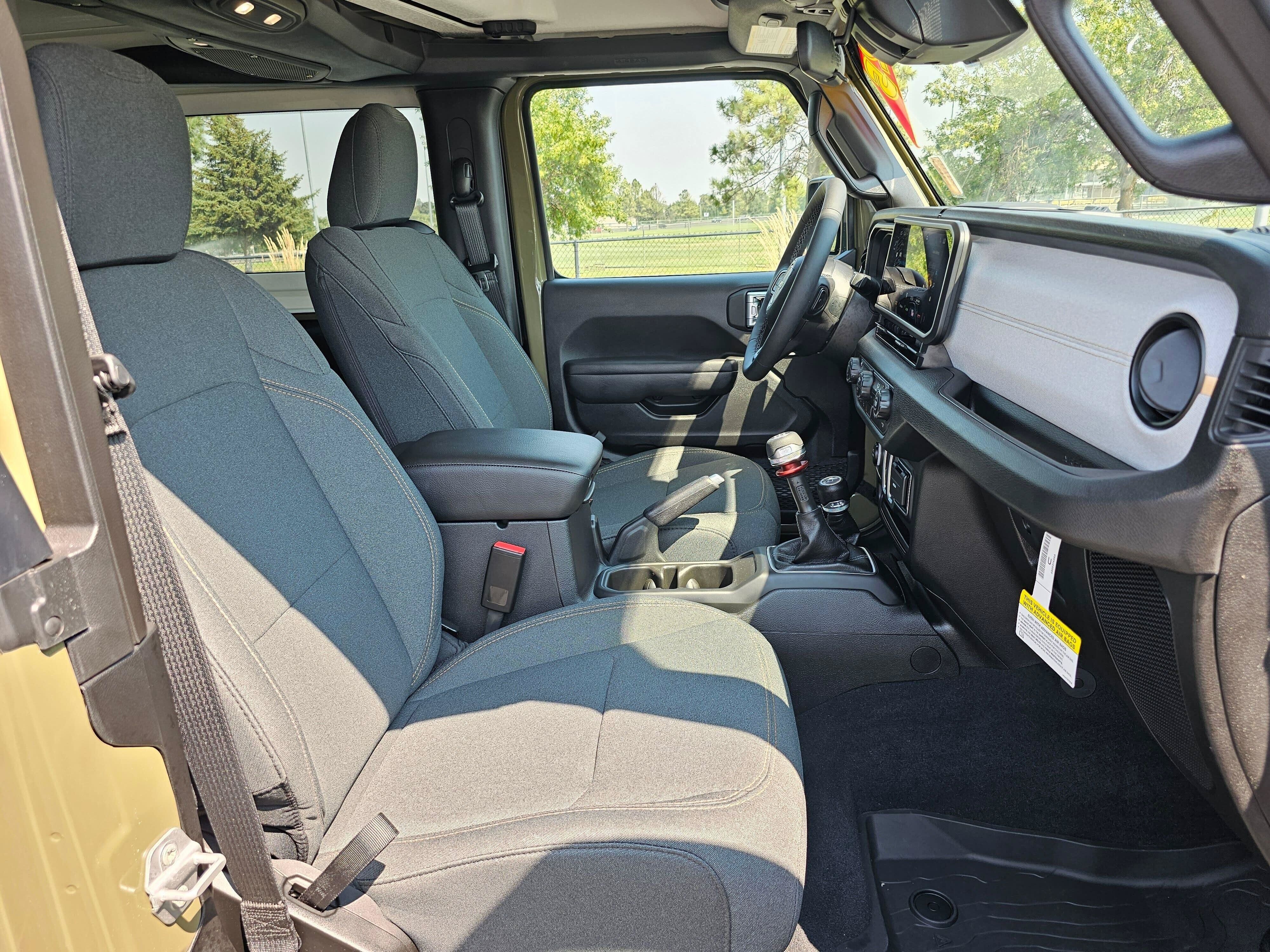 Used 2025 Jeep Wrangler Sport AWD/4WD image 10