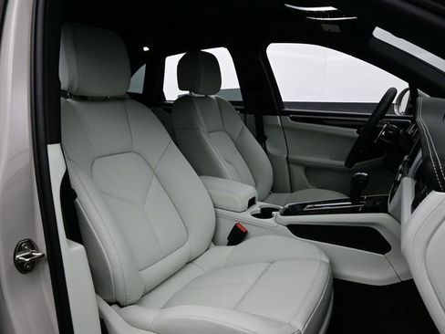 New 2026 Porsche Macan GTS image 18