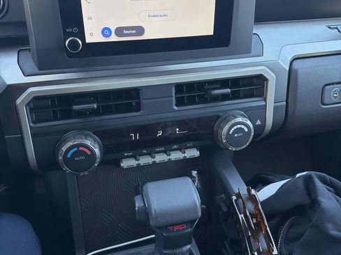 Used 2025 Toyota Tacoma TRD Off-Road image 5