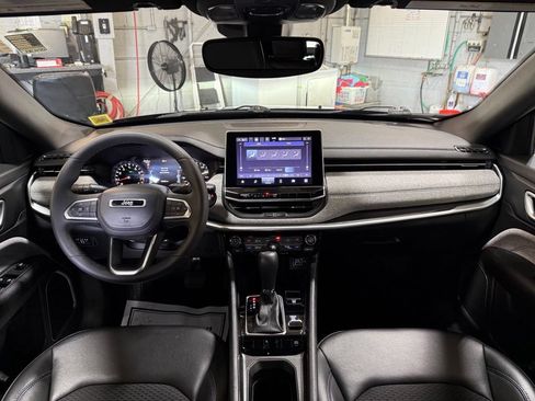 Used 2023 Jeep Compass Latitude w/ Convenience Group AWD/4WD image 7