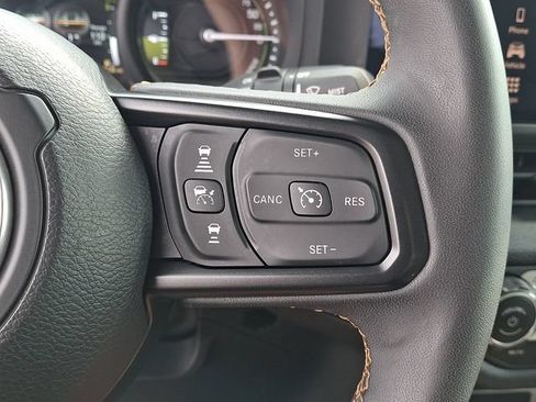Used 2024 Jeep Wrangler Unlimited AWD/4WD image 21