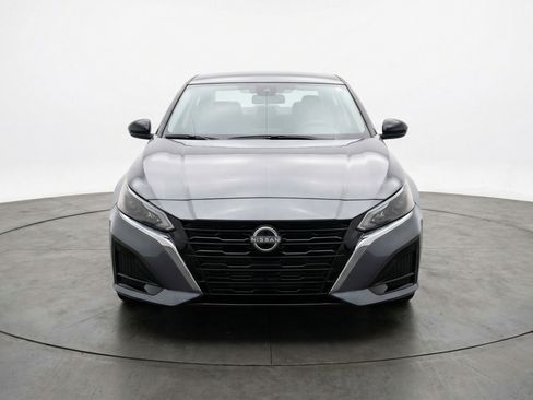 Used 2025 Nissan Altima 2.5 SV image 2