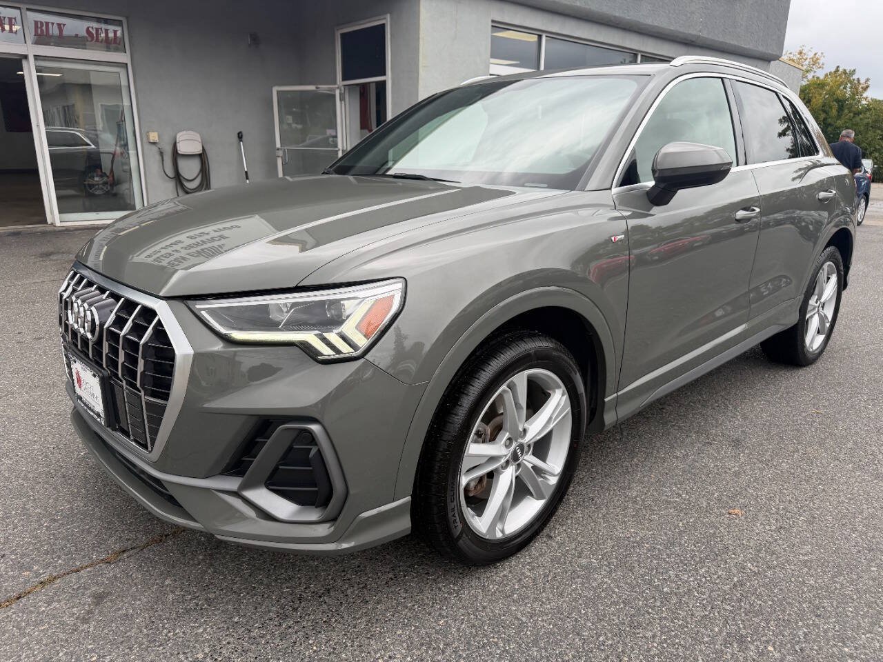 Used 2020 Audi Q3 2.0T Premium Plus w/ Premium Plus Package AWD/4WD image 3