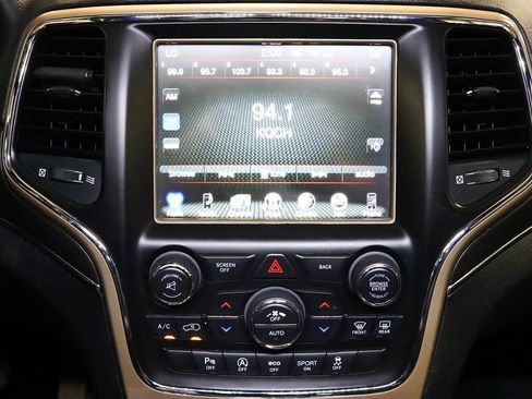Used 2017 Jeep Grand Cherokee Limited w/ Luxury Group II AWD/4WD image 13