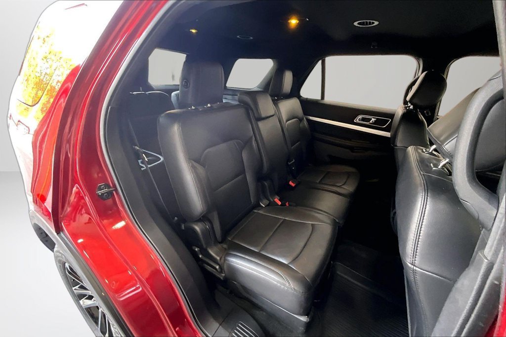 Used 2017 Ford Explorer XLT w/ Equipment Group 202A FWD image 24