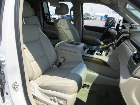 Certified 2019 GMC Yukon XL Denali w/ Open Road Package AWD/4WD image 27