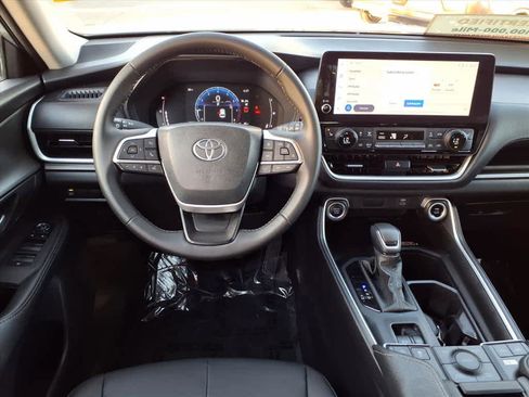 Certified 2025 Toyota Grand Highlander XLE image 9