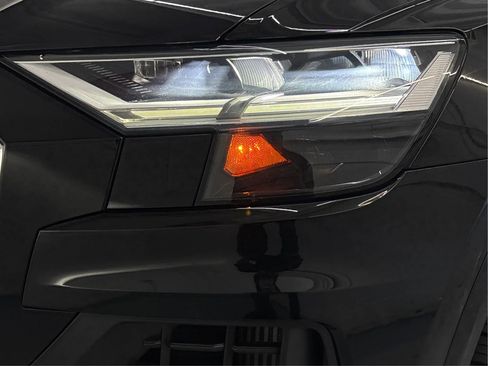 Used 2019 Audi Q8 Premium image 34