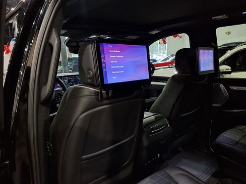 Used 2025 Cadillac Escalade Sport Platinum w/ LPO, ONYX Package AWD/4WD image 19
