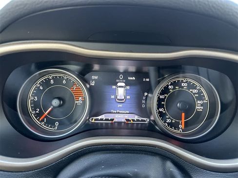 Used 2018 Jeep Cherokee Limited w/ Technology Group image 17