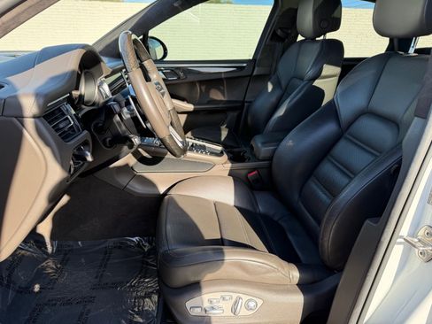 Used 2021 Porsche Macan Turbo AWD/4WD image 20