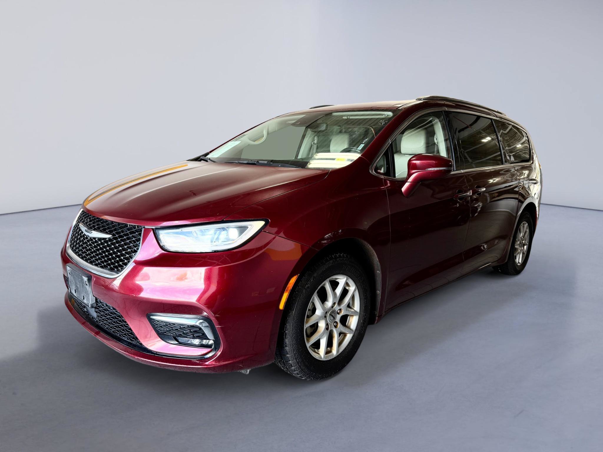 Used 2021 Chrysler Pacifica Touring-L FWD image 1